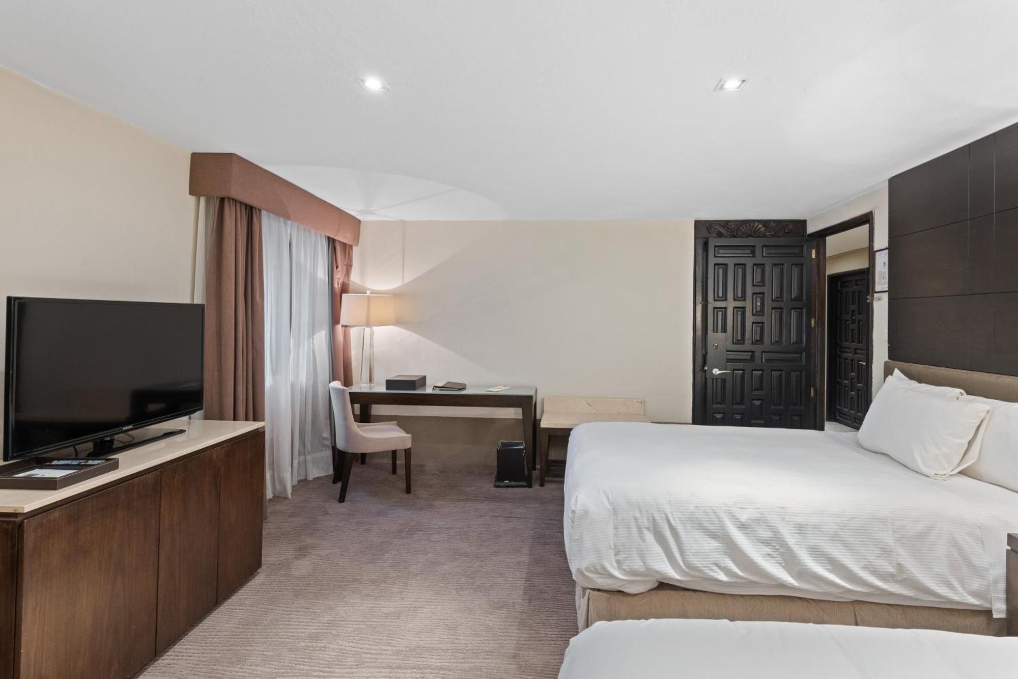 מלון Quinta Real פואבלה מראה חיצוני תמונה A guest room at the Hilton Garden Inn