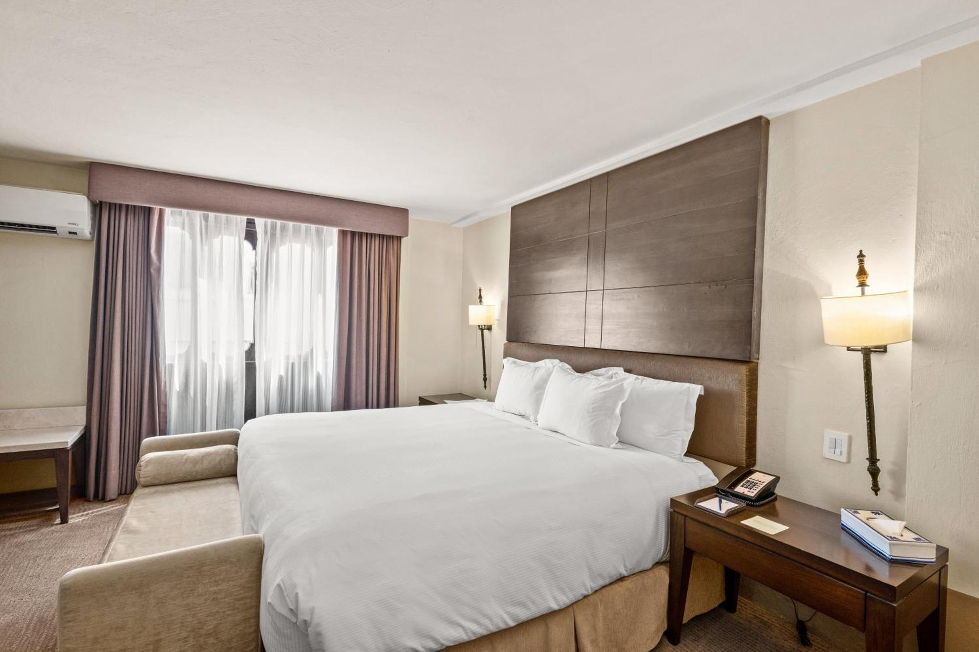 מלון Quinta Real פואבלה מראה חיצוני תמונה A bedroom at the hotel