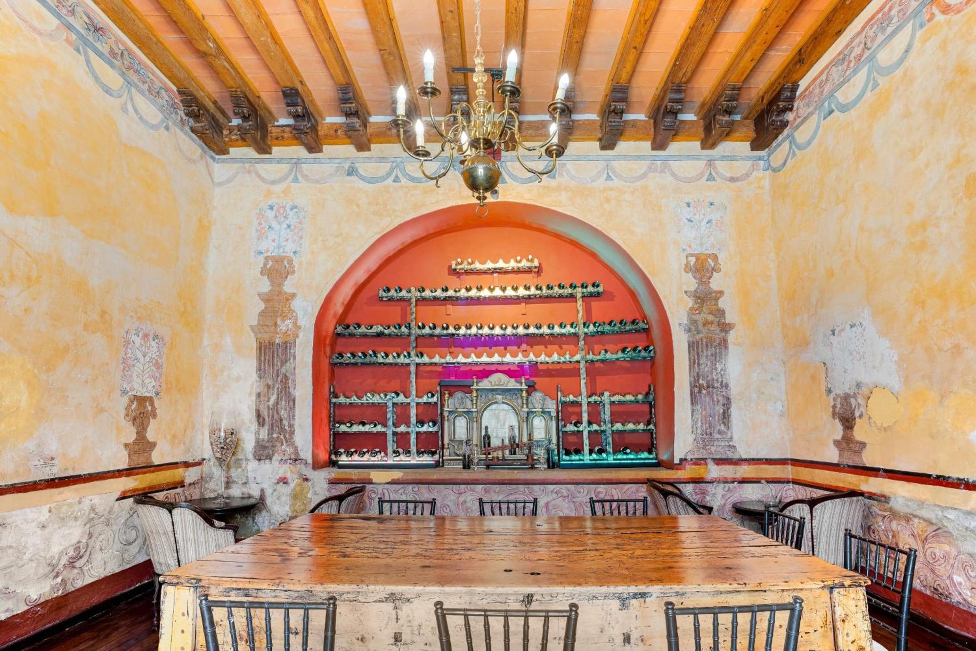 מלון Quinta Real פואבלה מראה חיצוני תמונה The wine tasting room at the Hacienda de San José