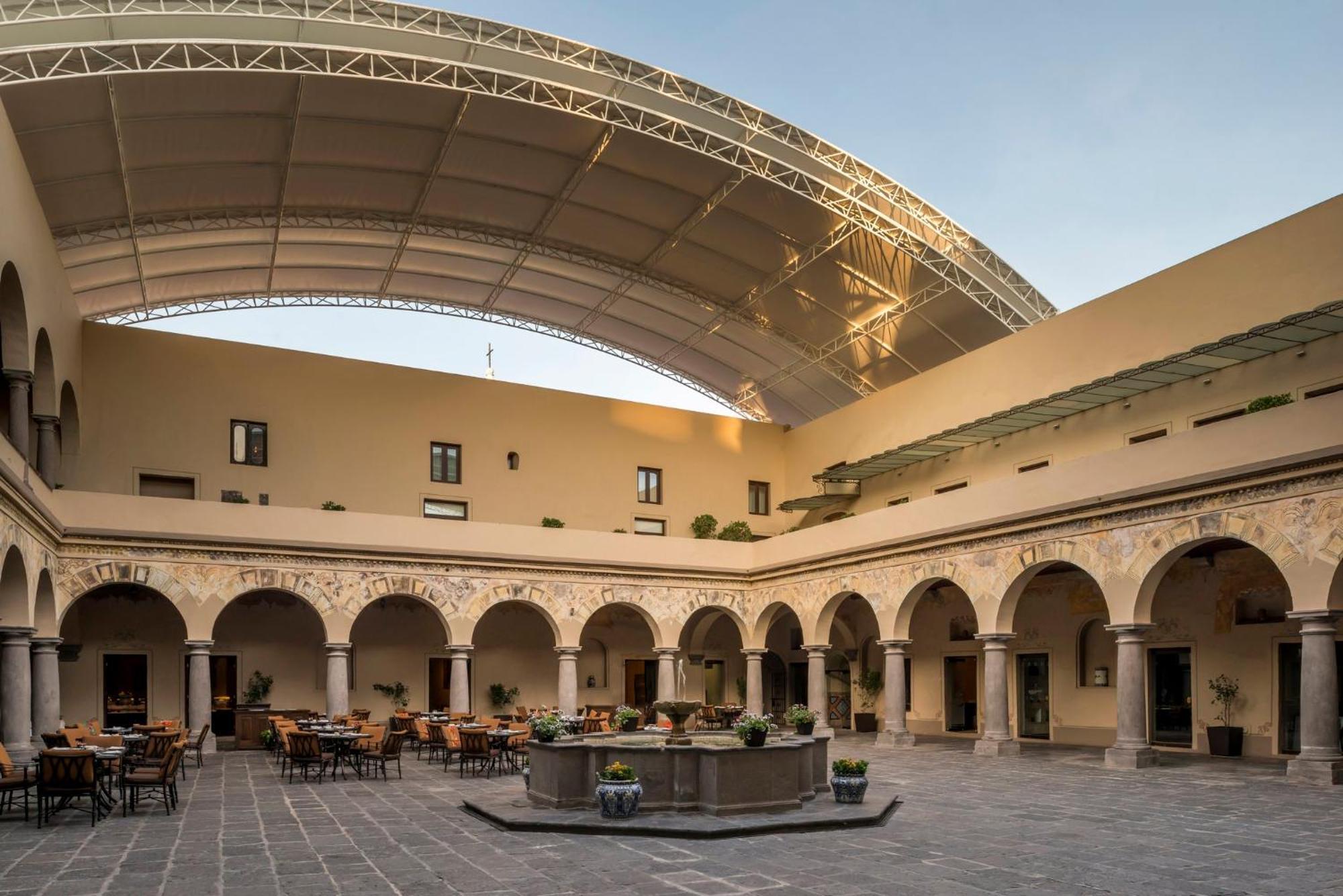 מלון Quinta Real פואבלה מראה חיצוני תמונה The courtyard of the hotel
